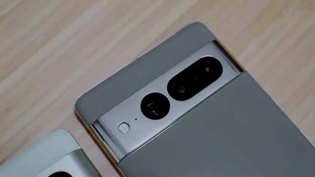 Google Pixel 7 Pro Features with main camera 50MP and ultrawide 12MP camera